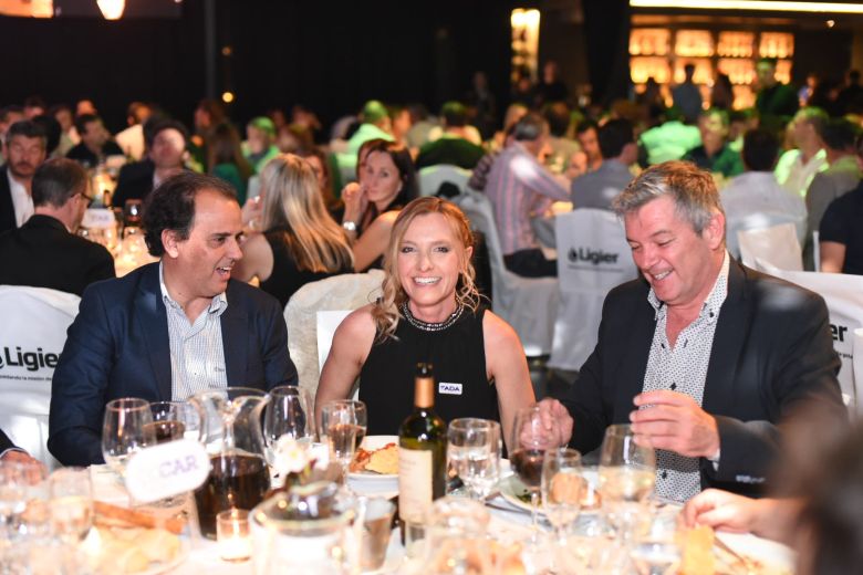 GRUPO APOLO presente en la cena CAR2023 de FADA