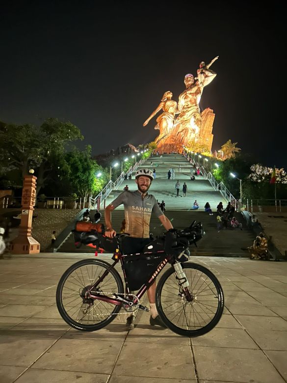 Un argentino rompió el récord Guinness tras cruzar el desierto de Sahara en bicicleta