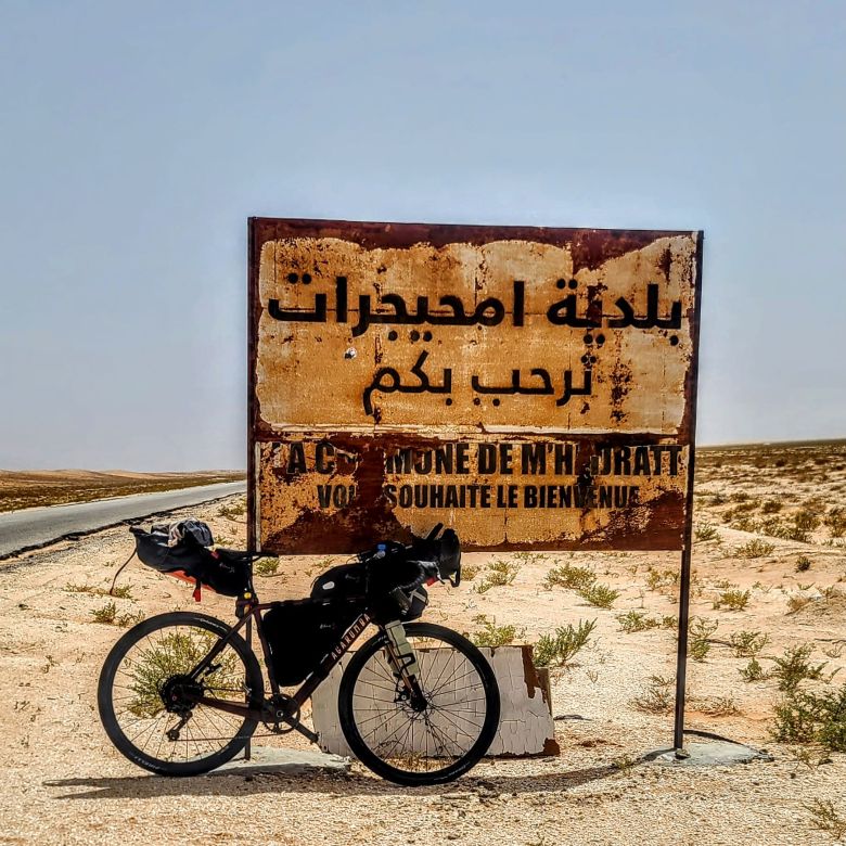 Un argentino rompió el récord Guinness tras cruzar el desierto de Sahara en bicicleta