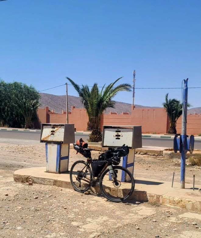 Un argentino rompió el récord Guinness tras cruzar el desierto de Sahara en bicicleta