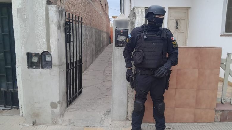 Por causas de drogas, FPA realizó dos allanamientos en Cosquín