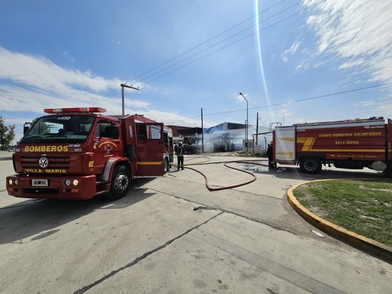 Se incendiaron colectivos en el Parque Industrial