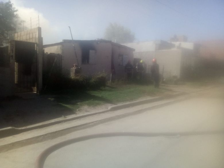 Se incendió una vivienda en Las Delicias y el dueño dice que fue su hijo