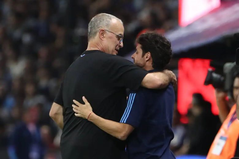 La cálida bienvenida de Pablo Aimar a Bielsa: las sentidas palabras que le murmuró el Loco 