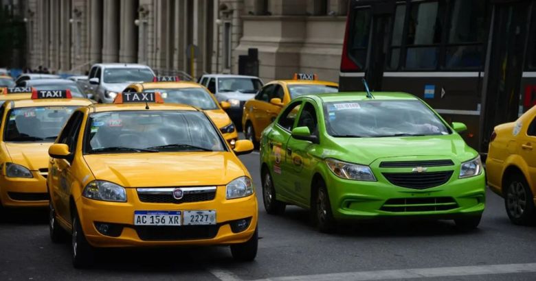 Córdoba: sube un 40% la tarifa de taxis y remises desde esta medianoche