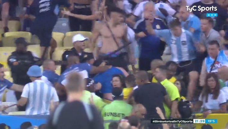 Las imágenes de la salvaje agresión de la Policía de Brasil a hinchas argentinos