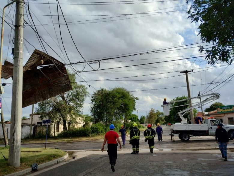 La tormenta que pasó por la ciudad afectó con intensidad a barrio Alberdi