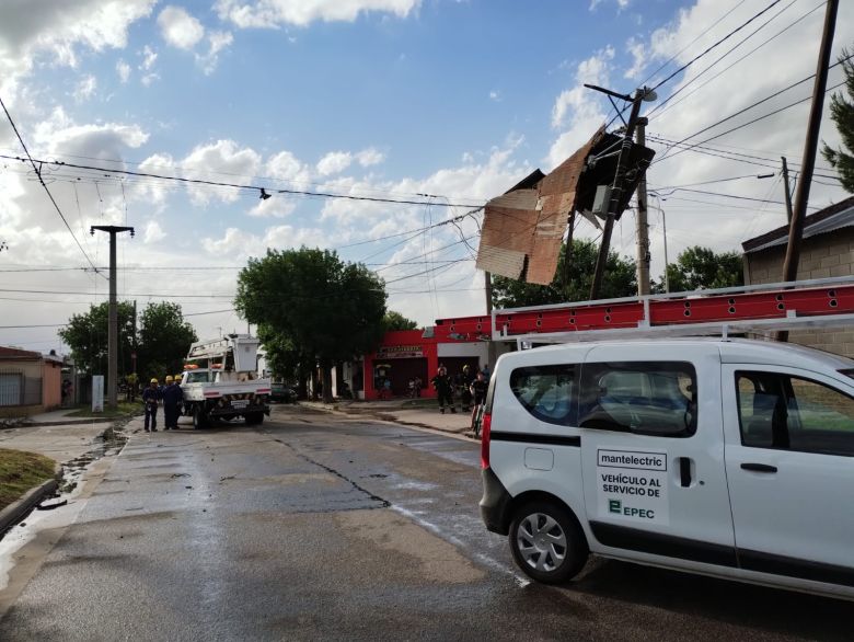 La tormenta que pasó por la ciudad afectó con intensidad a barrio Alberdi