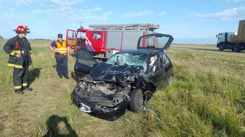 Accidente fatal en Ruta 8: murió una mujer al chocar un auto y un camión