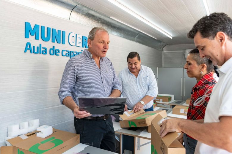 Lanzan el Aula Móvil de Capacitación para brindar talleres y cursos por los barrios