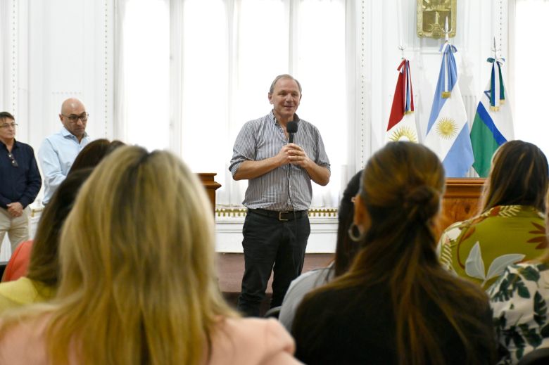 Terminalidad Educativa: 18 empleados municipales recibieron sus títulos de bachiller