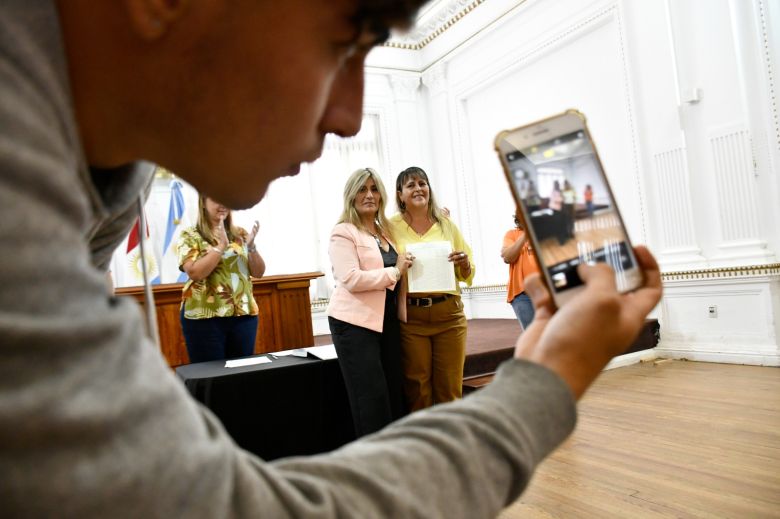 Terminalidad Educativa: 18 empleados municipales recibieron sus títulos de bachiller