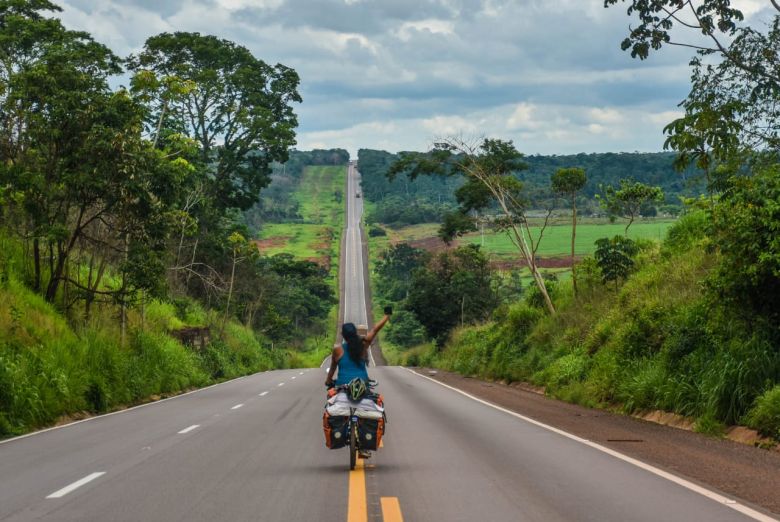 22 mil kilómetros de sueños e inspiración: una rionegrina viaja sola en su bicicleta por Brasil