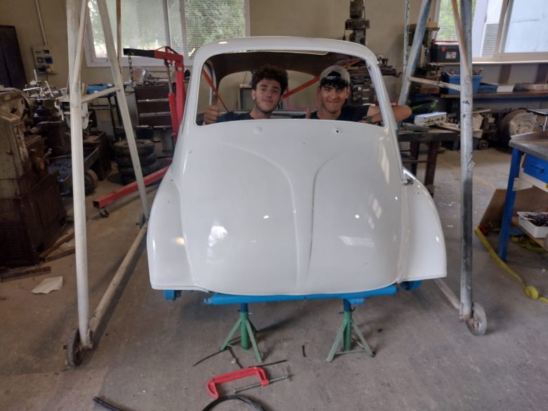 Estudiantes de Río Cuarto fabricaron un auto eléctrico con materiales reciclables