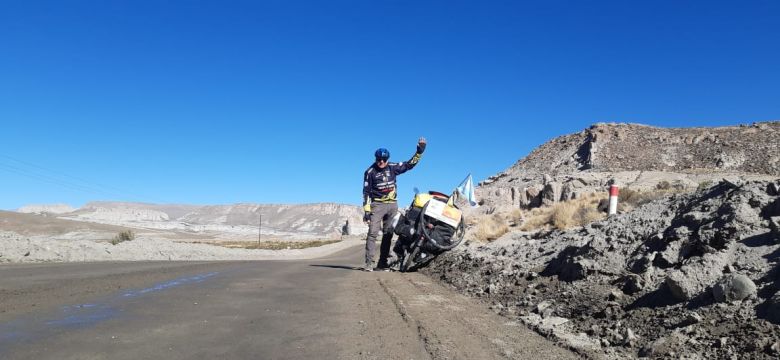 Se jubiló y recorrió toda la Ruta 40 en bicicleta