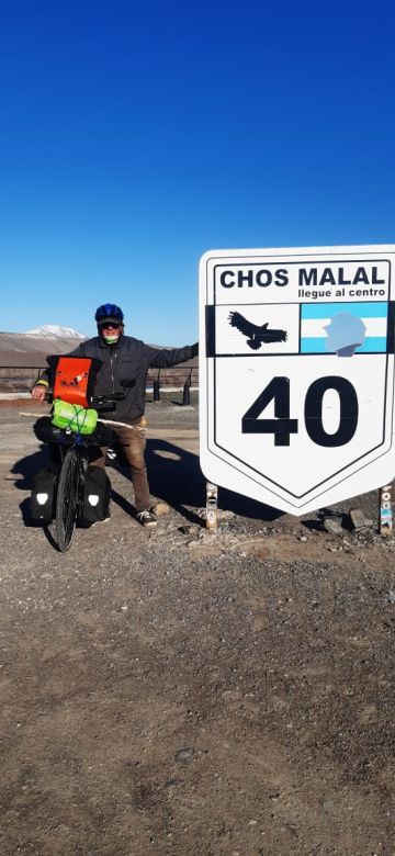 Se jubiló y recorrió toda la Ruta 40 en bicicleta