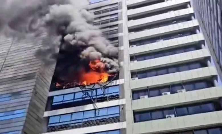 Murió una mujer en el incendio del edificio al lado del Ministerio de Trabajo de la Nación