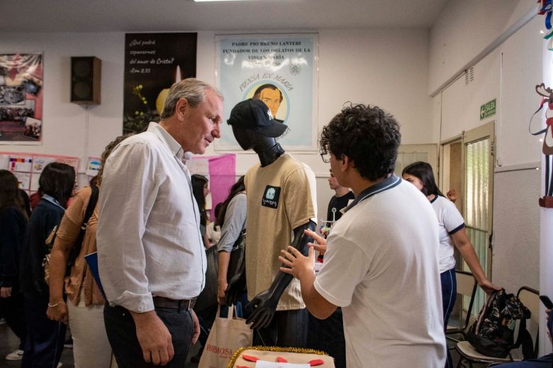 PP Joven: De Rivas entregó aportes a cuatro colegios elegidos por los jóvenes