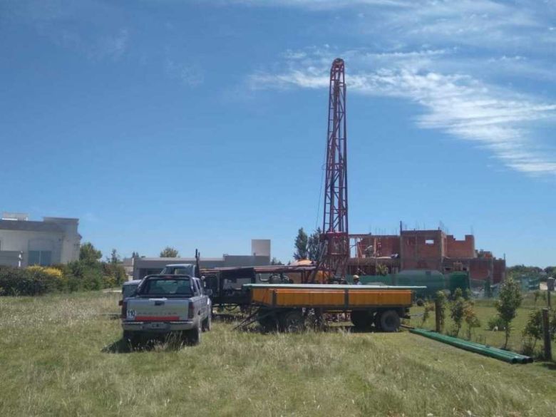 Robaron un acoplado reforzado con duales en Laguna Leuvucó al 4000