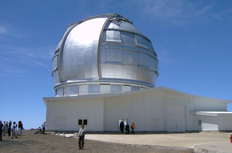 Desde la astronomía, estudia el espacio para entender la evolución de la sociedad