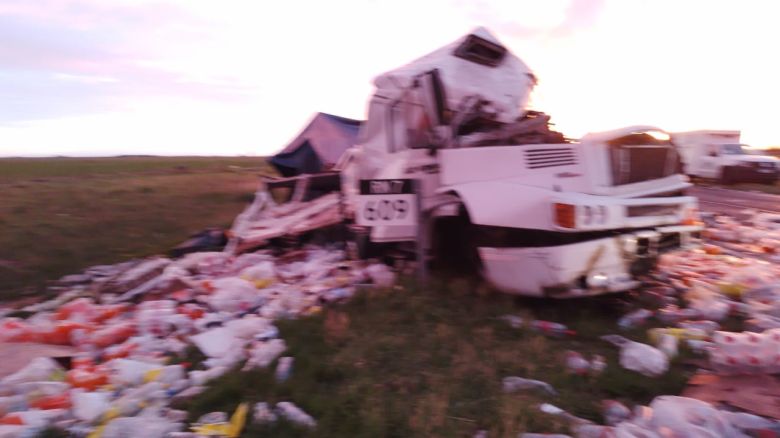 Grave accidente: choque frontal deja como saldo dos camioneros muertos en ruta 7