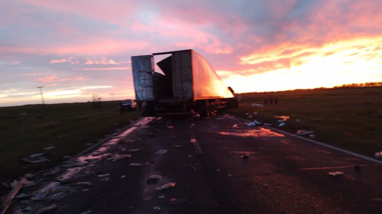 Grave accidente: choque frontal deja como saldo dos camioneros muertos en ruta 7