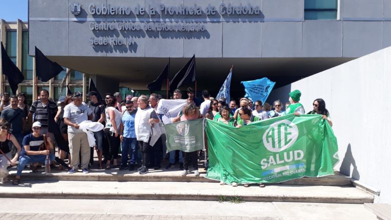 Gremios estatales se movilizaron hasta el Centro Cívico