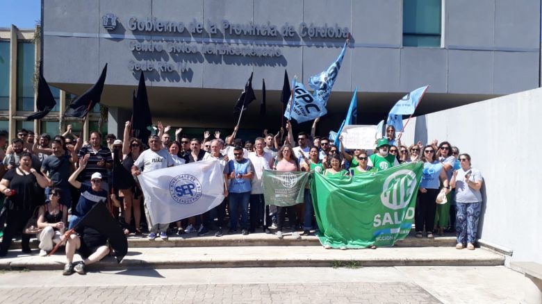 Gremios estatales se movilizaron hasta el Centro Cívico