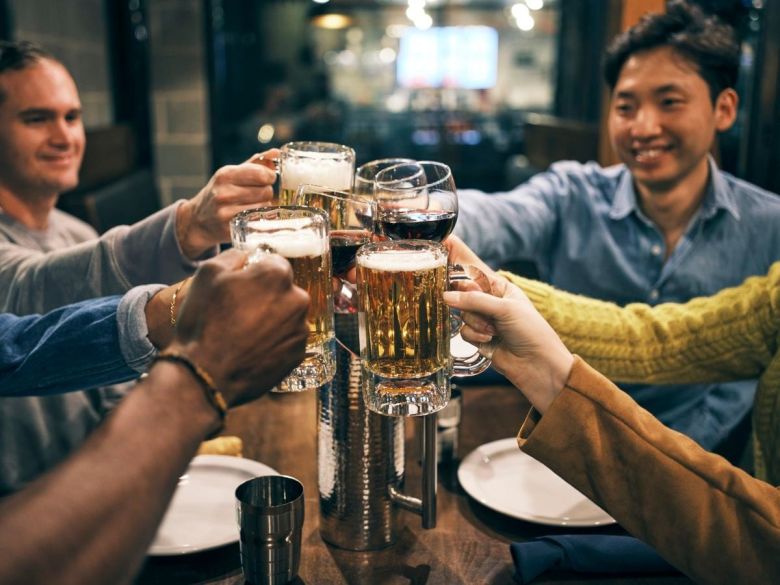 La hipótesis del mono borracho o por qué nos gustan tanto la cerveza y el vino