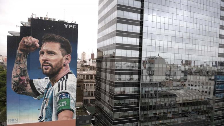 El mural de Messi hecho por Martín Ron compite con 50 obras callejeras de todo el mundo