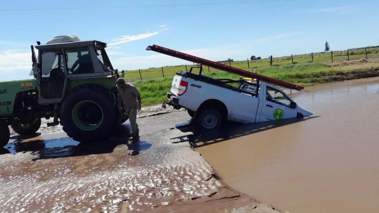 Realizarán un alteo para solucionar los anegamientos del camino a Santa Flora