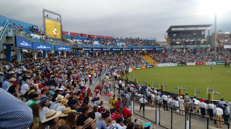 Pese a la lluvia, más de 7 mil personas acompañaron la segunda noche