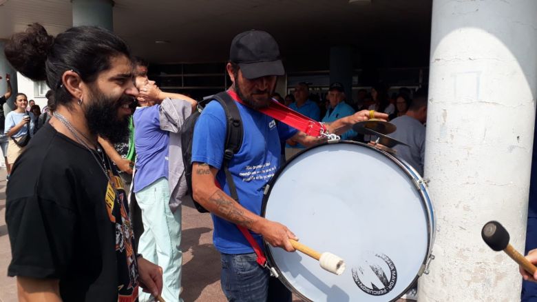 La protesta por los despidos en la Provincia se concentró en el Hopistal