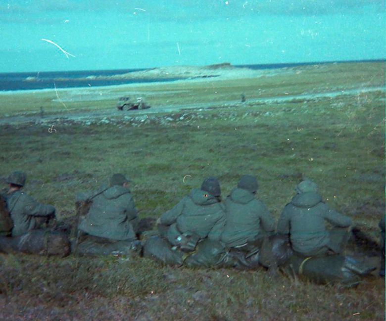 Tras 42 años, el subteniente Jorge Pérez Grandi se rencontró con sus fotos de la Guerra de Malvinas