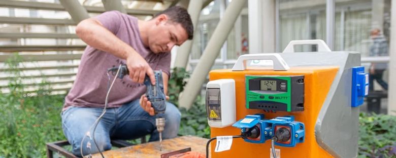 Cansado de los cortes de luz, un estudiante de la UNC creó un generador eléctrico portátil para zonas sin energía