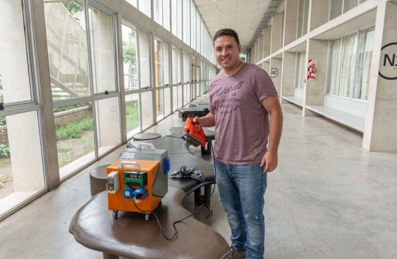 Cansado de los cortes de luz, un estudiante de la UNC creó un generador eléctrico portátil para zonas sin energía