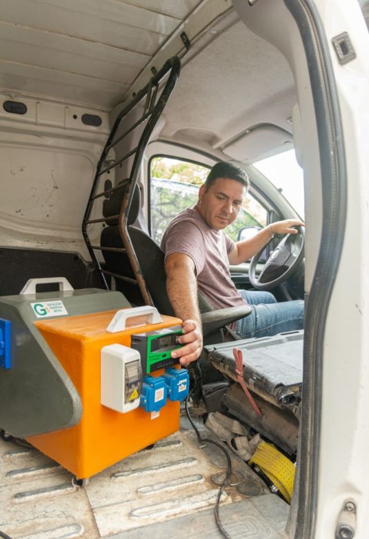 Cansado de los cortes de luz, un estudiante de la UNC creó un generador eléctrico portátil para zonas sin energía