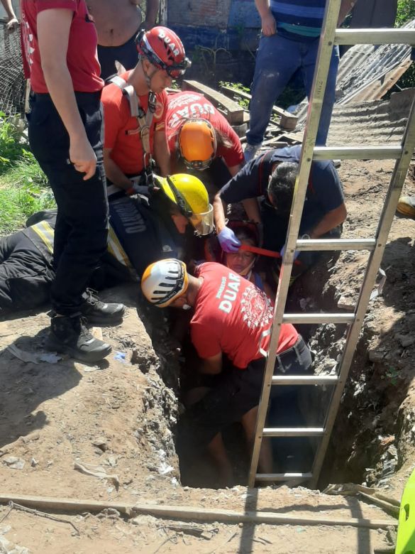 Rescataron a una mujer que cayó a un pozo ciego