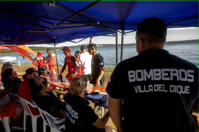 Sigue la búsqueda del hombre que cayó al lago de Villa Rumipal