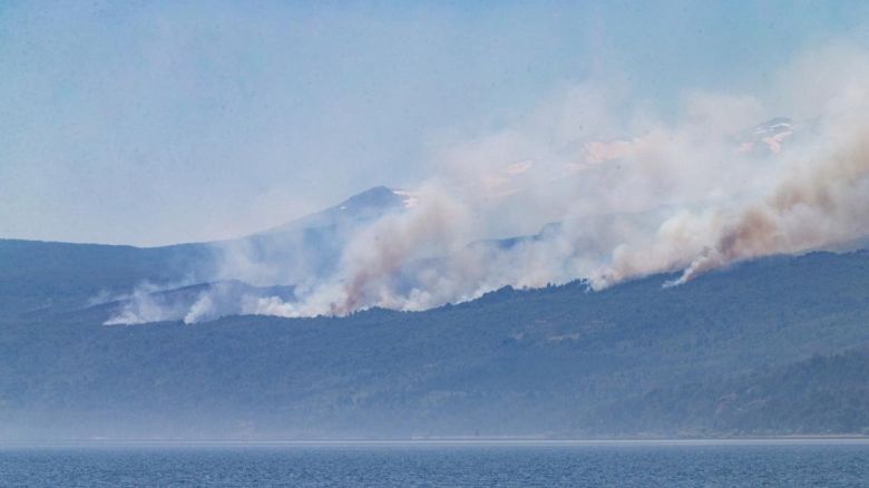 El incendio en el Parque Nacional Los Alerces ya afecta más de 1.000 hectáreas 