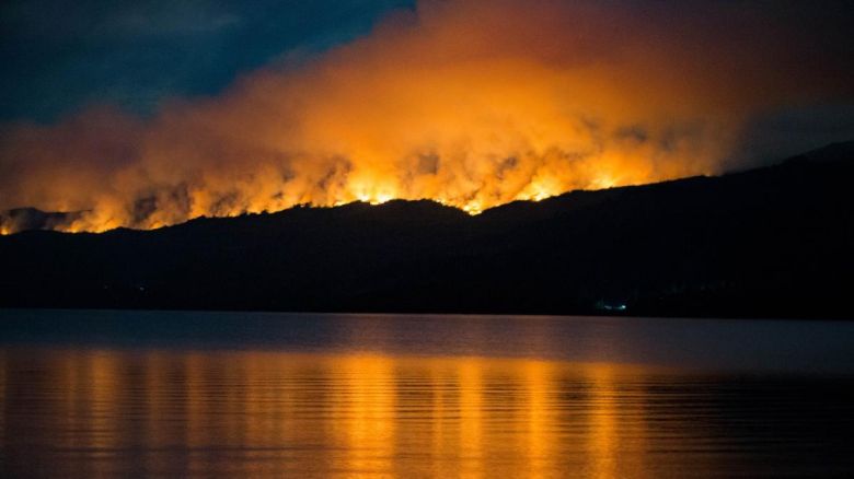 El incendio en el Parque Nacional Los Alerces ya afecta más de 1.000 hectáreas 