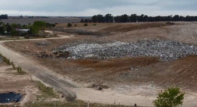 "No tuvimos inconvenientes para ingresar al enterramiento sanitario donde se produjo un incendio"