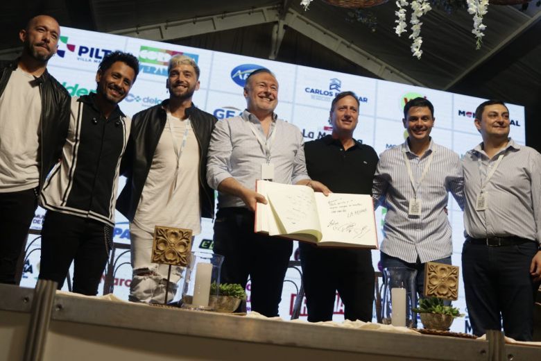 La Konga recibió un reconocimiento en el Festival Internacional de Peñas