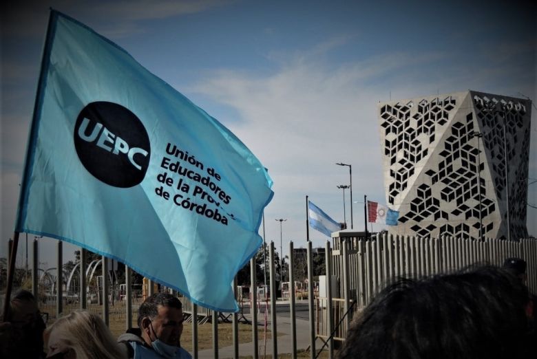 UEPC espera que se respete el acuerdo 2023 y ante CETERA planteará el cese del incentivo docente nacional