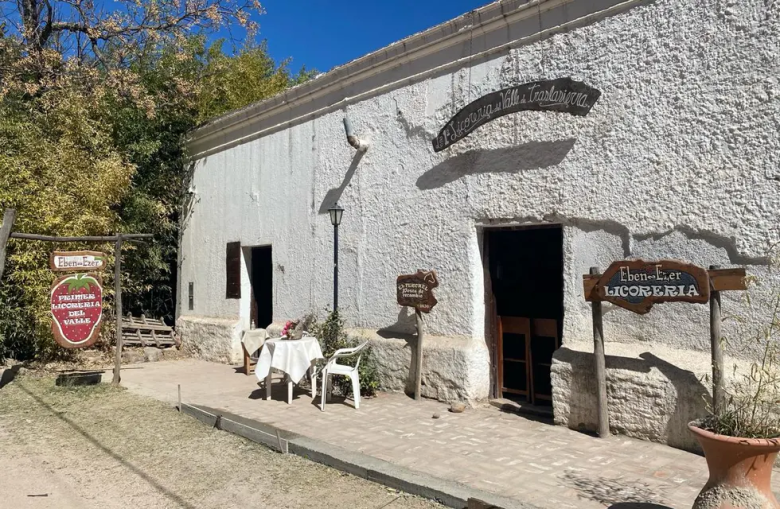 La primera licorería artesanal del Valle de Traslasierra, cuna de caudillos y rockeros