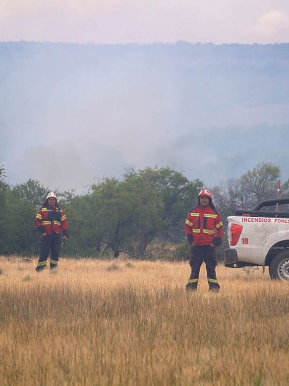 Tras varios días de intensos operativos, se logró controlar el incendio en “Los Alerces”