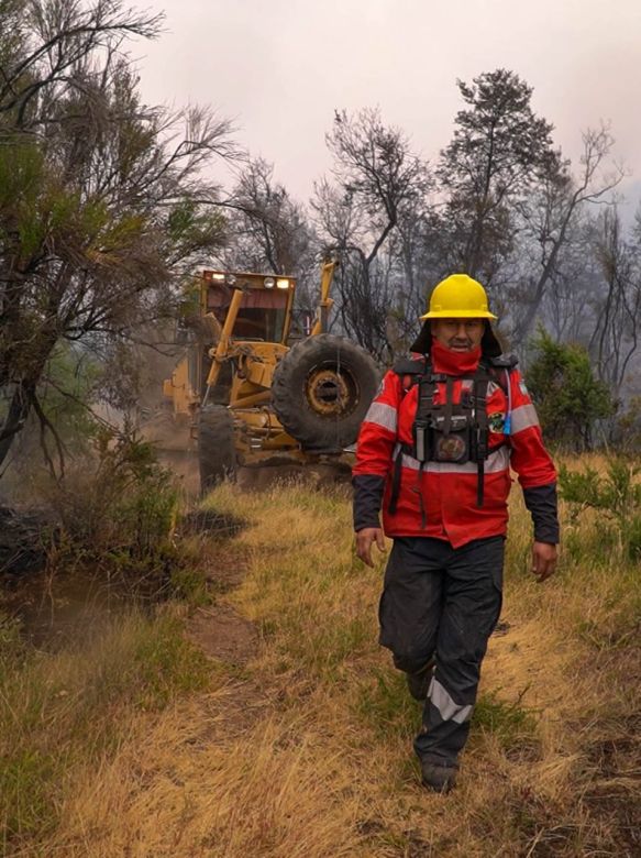 Tras varios días de intensos operativos, se logró controlar el incendio en “Los Alerces”