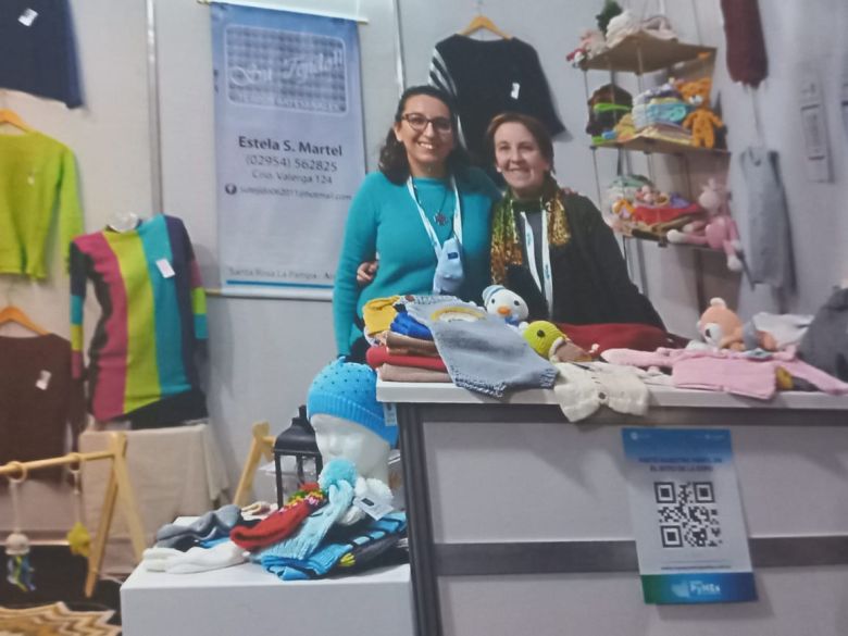 Con una vida dedicada al tejido, inició un emprendimiento junto a su hija