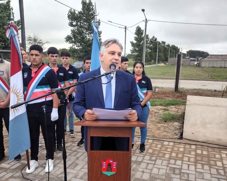 Llaryora inauguró el ciclo lectivo 2024 y un nuevo colegio en Ucacha