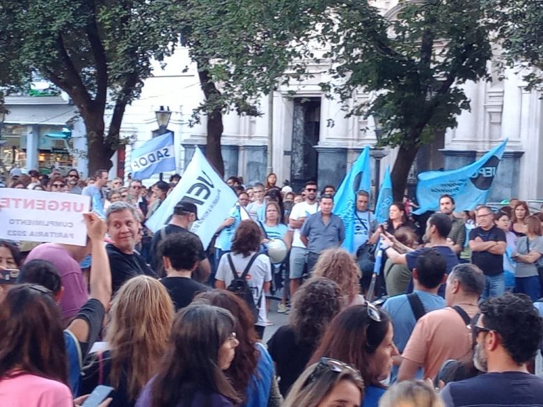 Alto acatamiento en Río Cuarto al paro docente